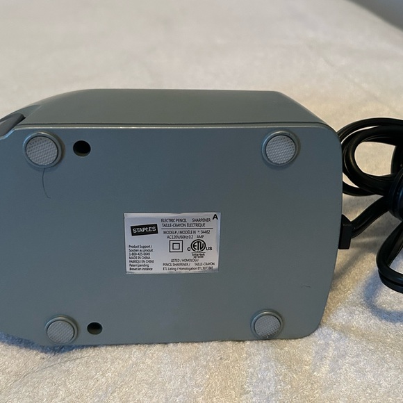 Staples Black and Gray Electric Pencil Sharpener - Picture 4 of 4